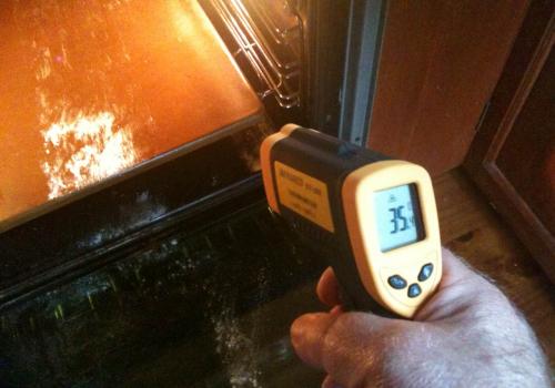 Measures any point - good for checking baking stone temperature orfinding hot spots